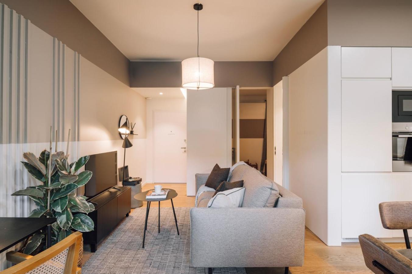 Belver - 1 Bedroom, Balcony And Parking In Arroios * Lisboa